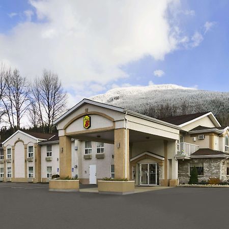 Super 8 By Wyndham Revelstoke Bc Motel Exterior photo